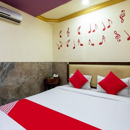 Oyo 24196 Hotel Shreenath Palace Ujjain Eksteriør billede